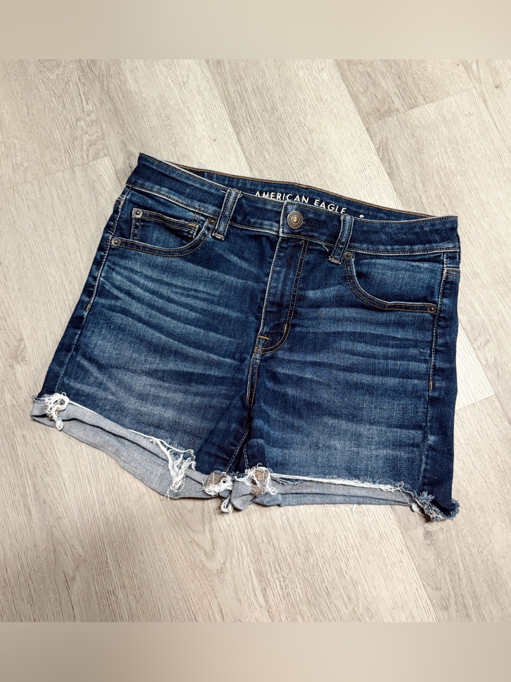 •AMERICAN EAGLE• HI RISE SHORTIE DENIM SHORTS